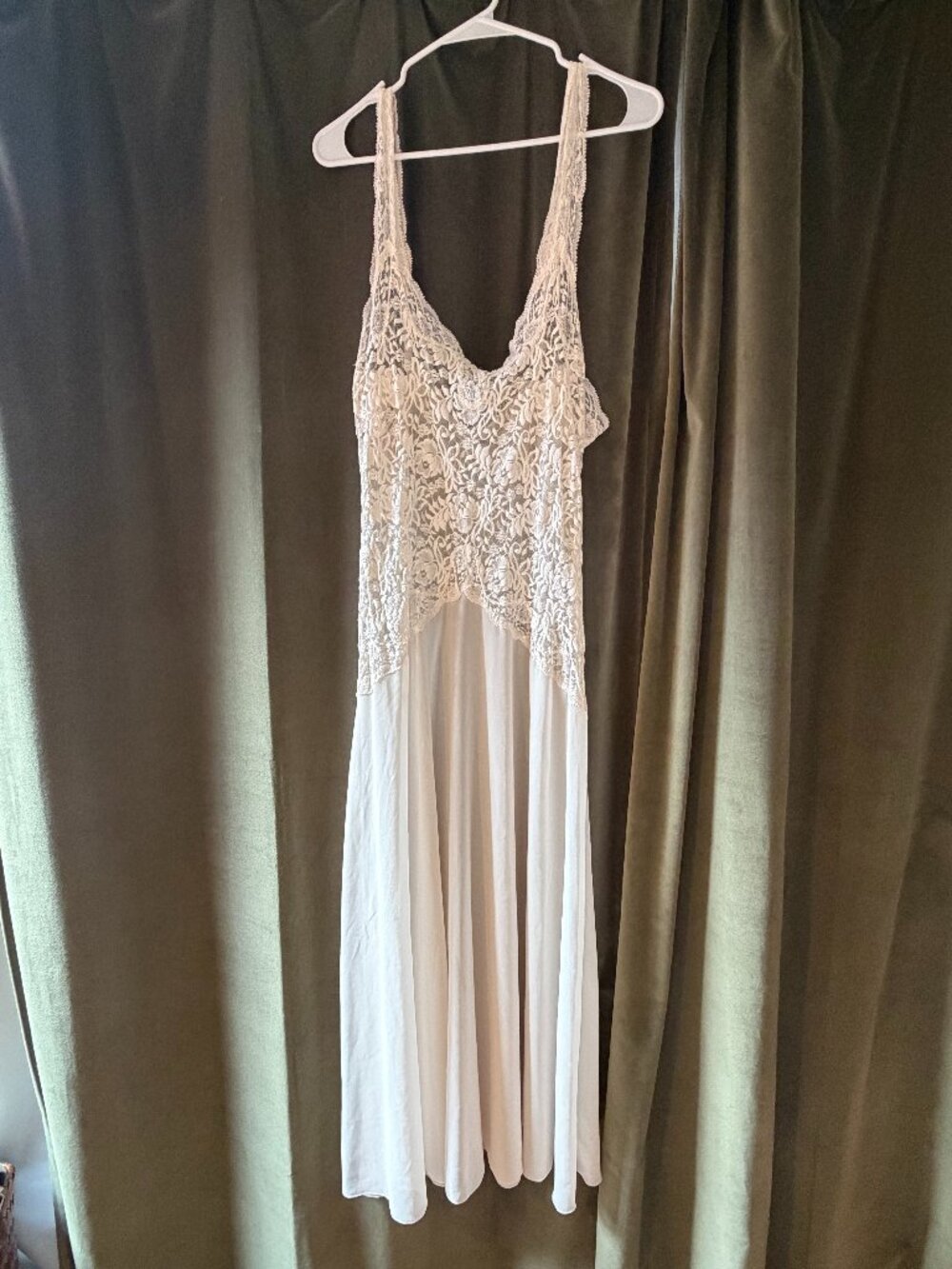Vintage Ivory / White Victoria's Secret Slip